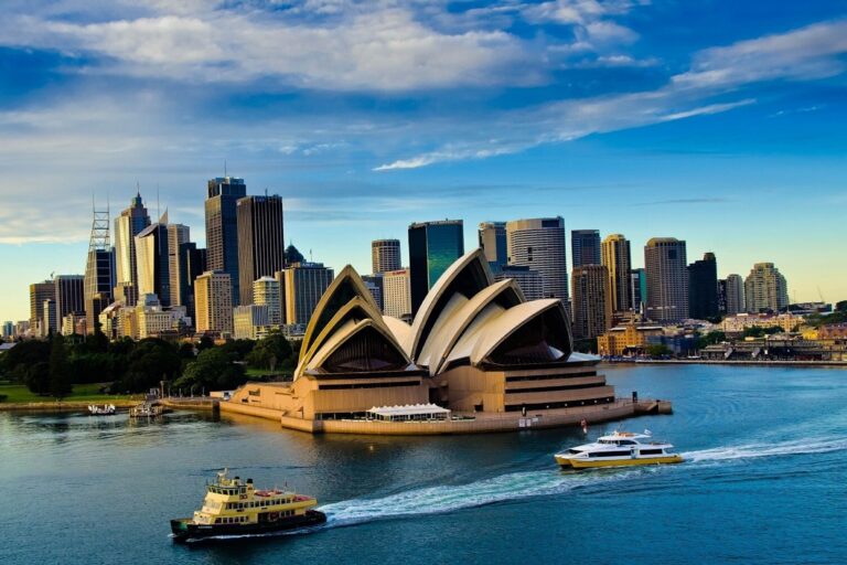 Australia skyline and landmarks featuring Sydney Opera House and Harbour Bridge